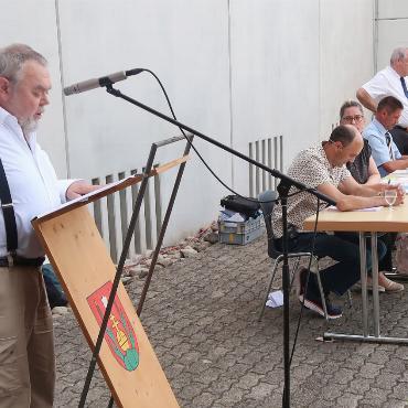 «Bushüsli» und Postschliessung kritisiert