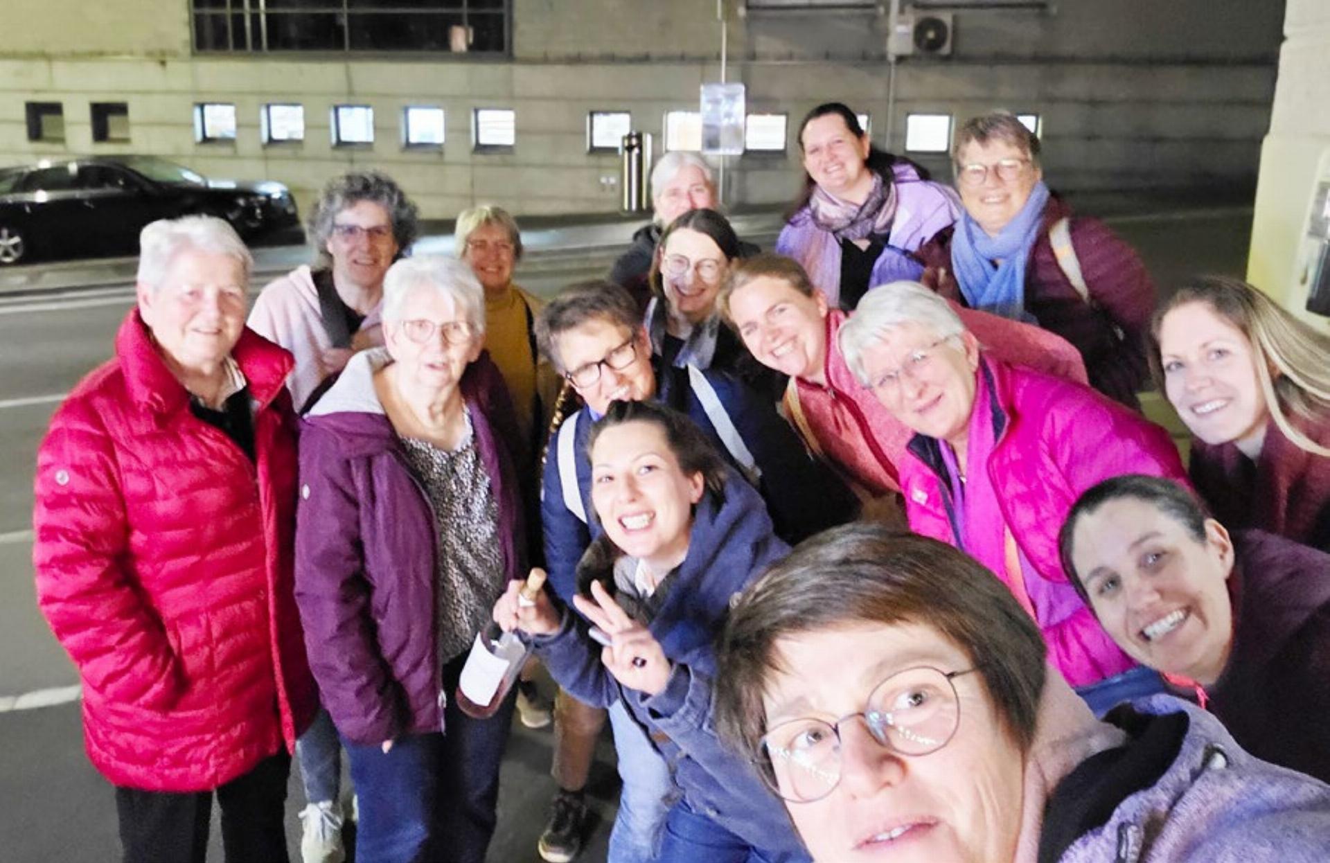 Ein schöner Tag, der Frauen verbindet - Das Bild wird blockiert. – Möglicherweise durch einen aktiven Adblocker.