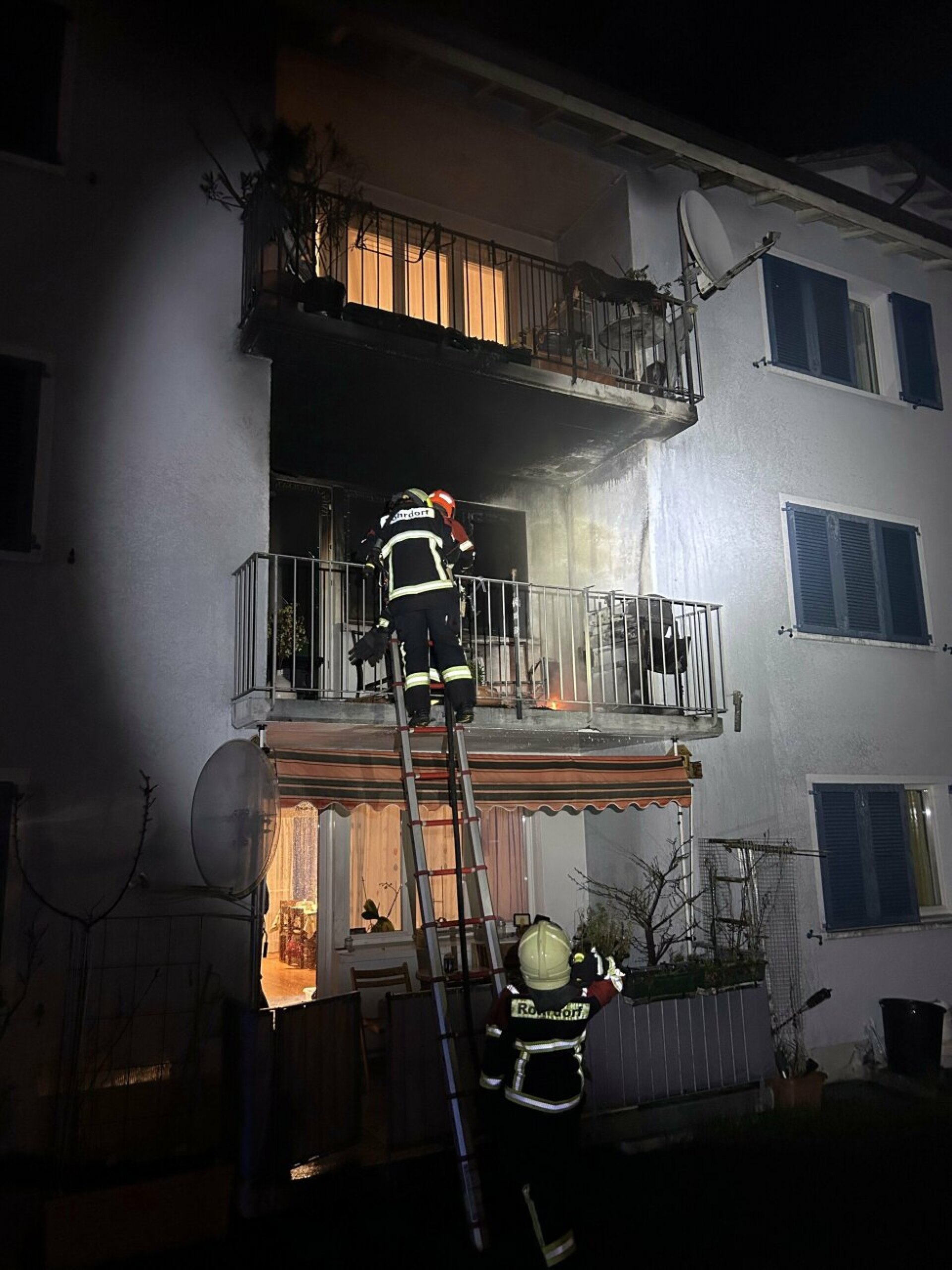 Niederrohrdorf: Balkonbrand richtet erheblichen Schaden an - Das Bild wird blockiert. – Möglicherweise durch einen aktiven Adblocker.