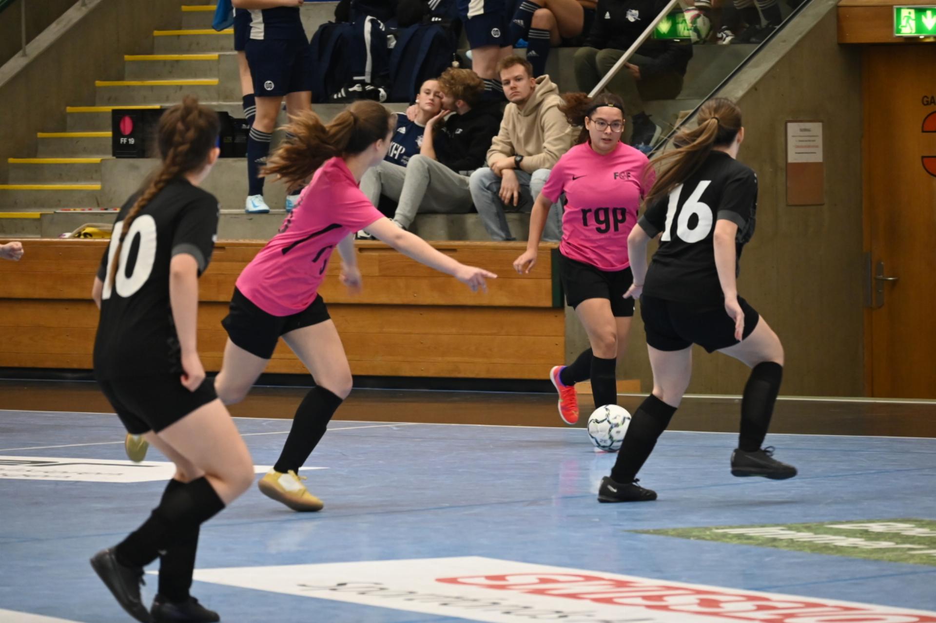 Das Frauenteam des FC Fislisbach gewinnt den AFV Futsal-Cup 