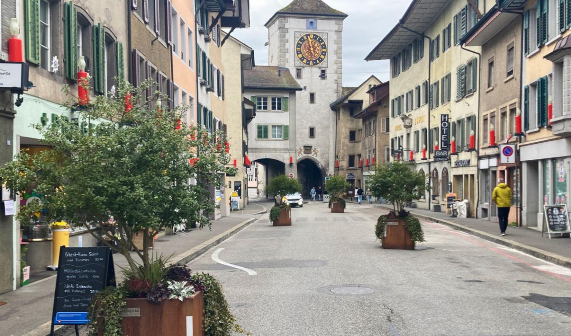 Mellingens Hauptgasse temporär begrünt - Das Bild wird blockiert. – Möglicherweise durch einen aktiven Adblocker.