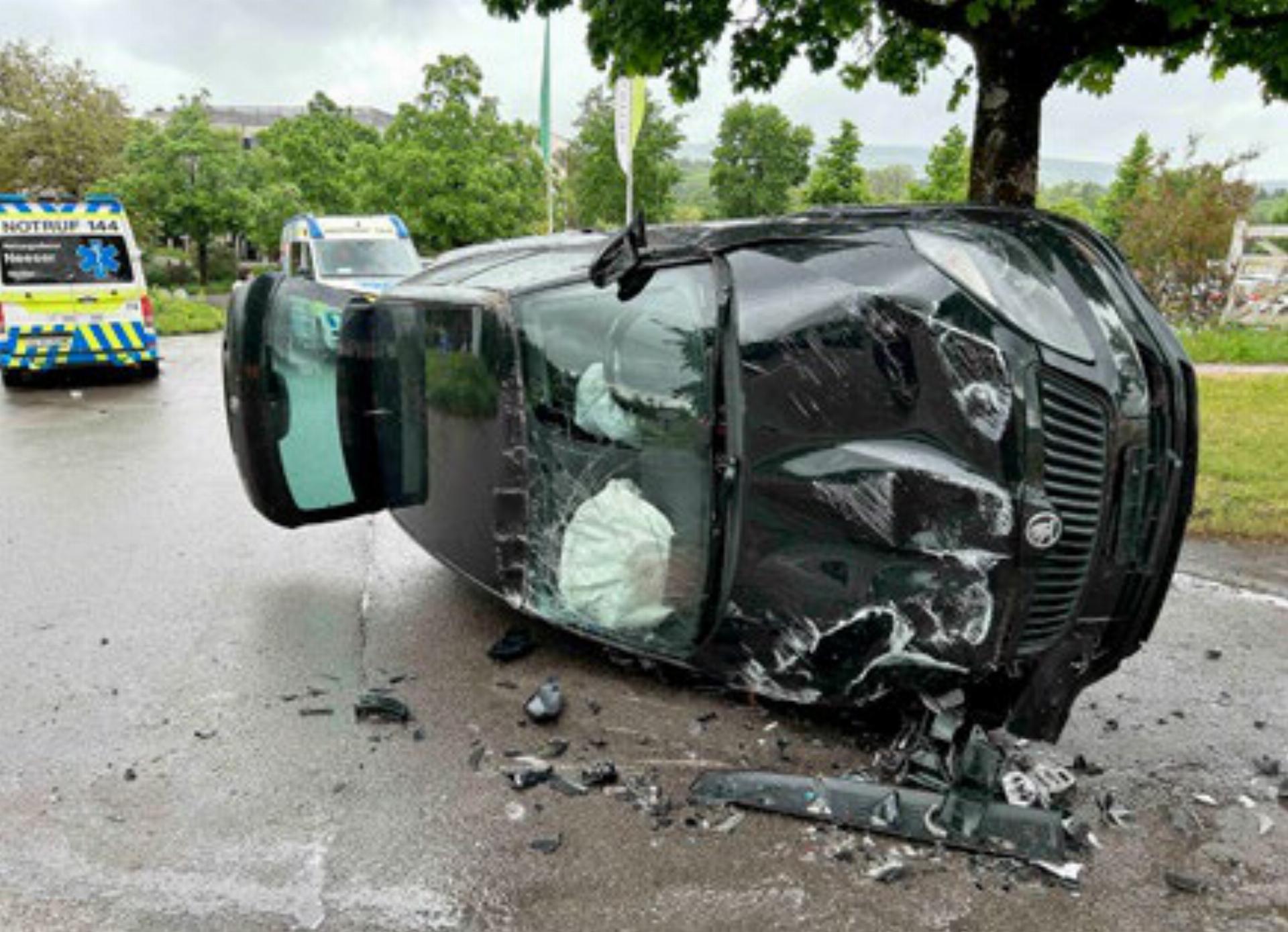 Ein Auto überschlug sich