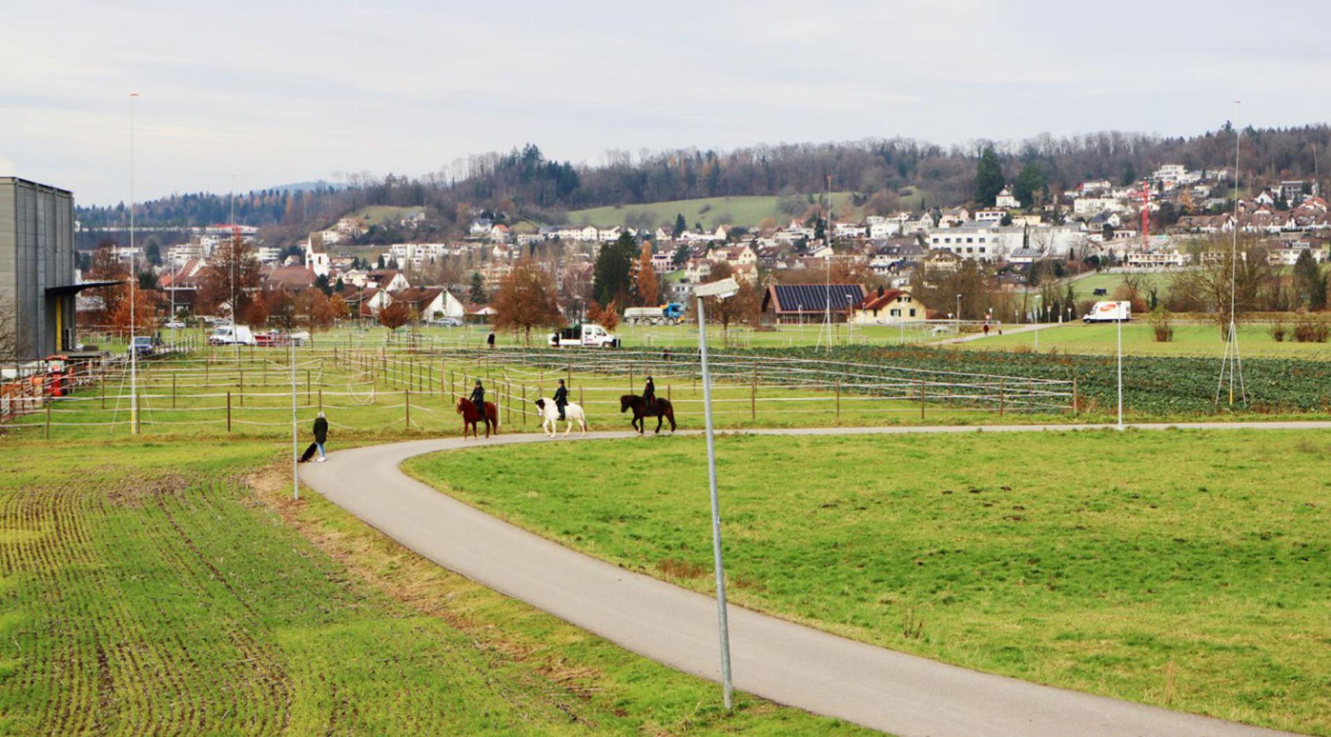 Statt Felder eine Fensterfabrik mit Produktion - Das Bild wird blockiert. – Möglicherweise durch einen aktiven Adblocker.