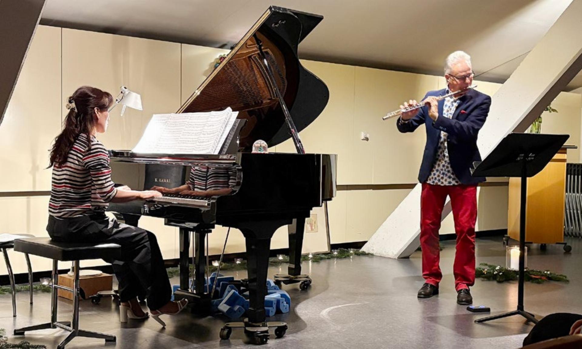 Klangkunst bei Kerzenlicht im Loft - Das Bild wird blockiert. – Möglicherweise durch einen aktiven Adblocker.