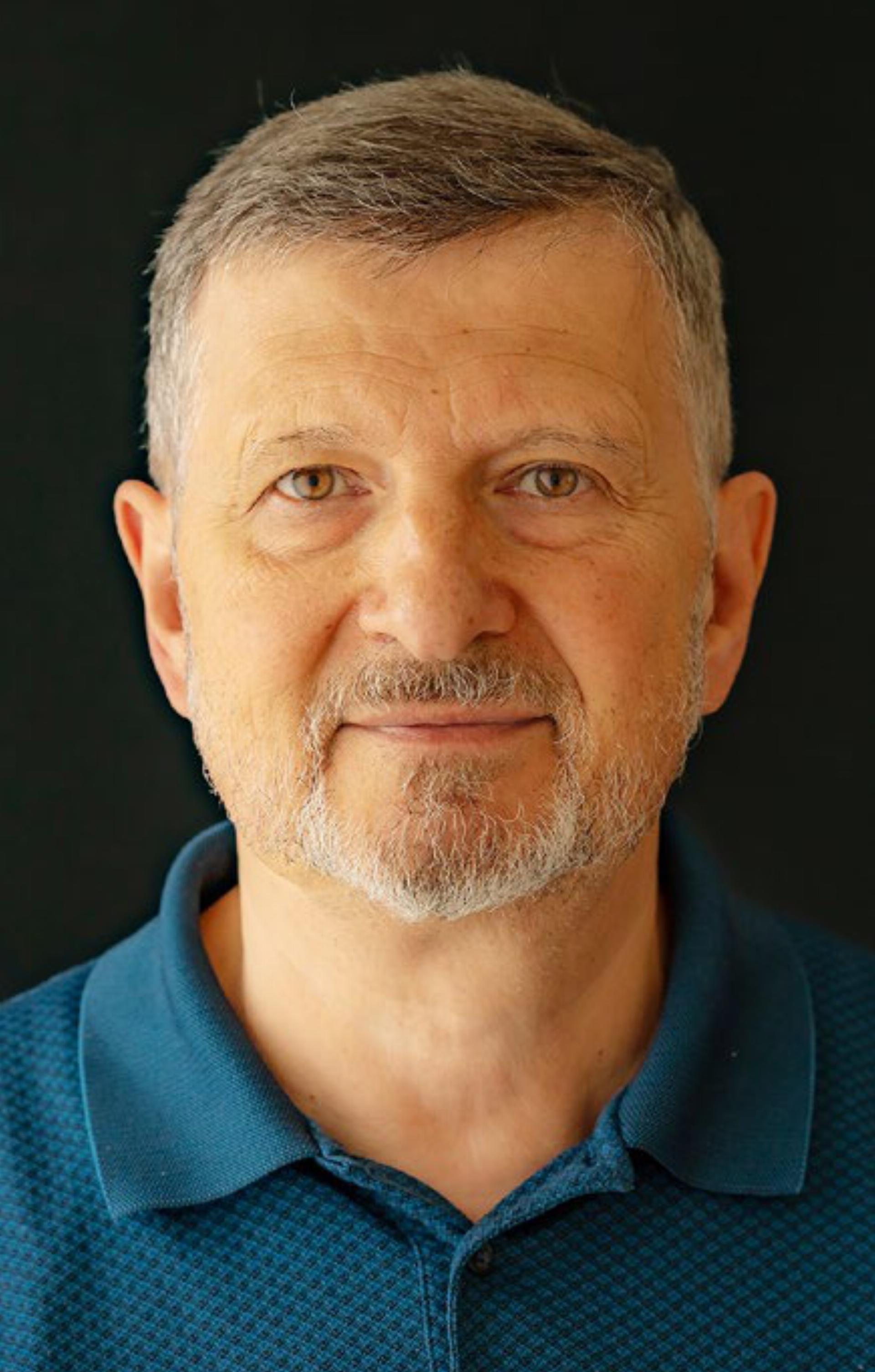 Asphaltrisse sind Sujets für seine Fotos - Das Bild wird blockiert. – Möglicherweise durch einen aktiven Adblocker.