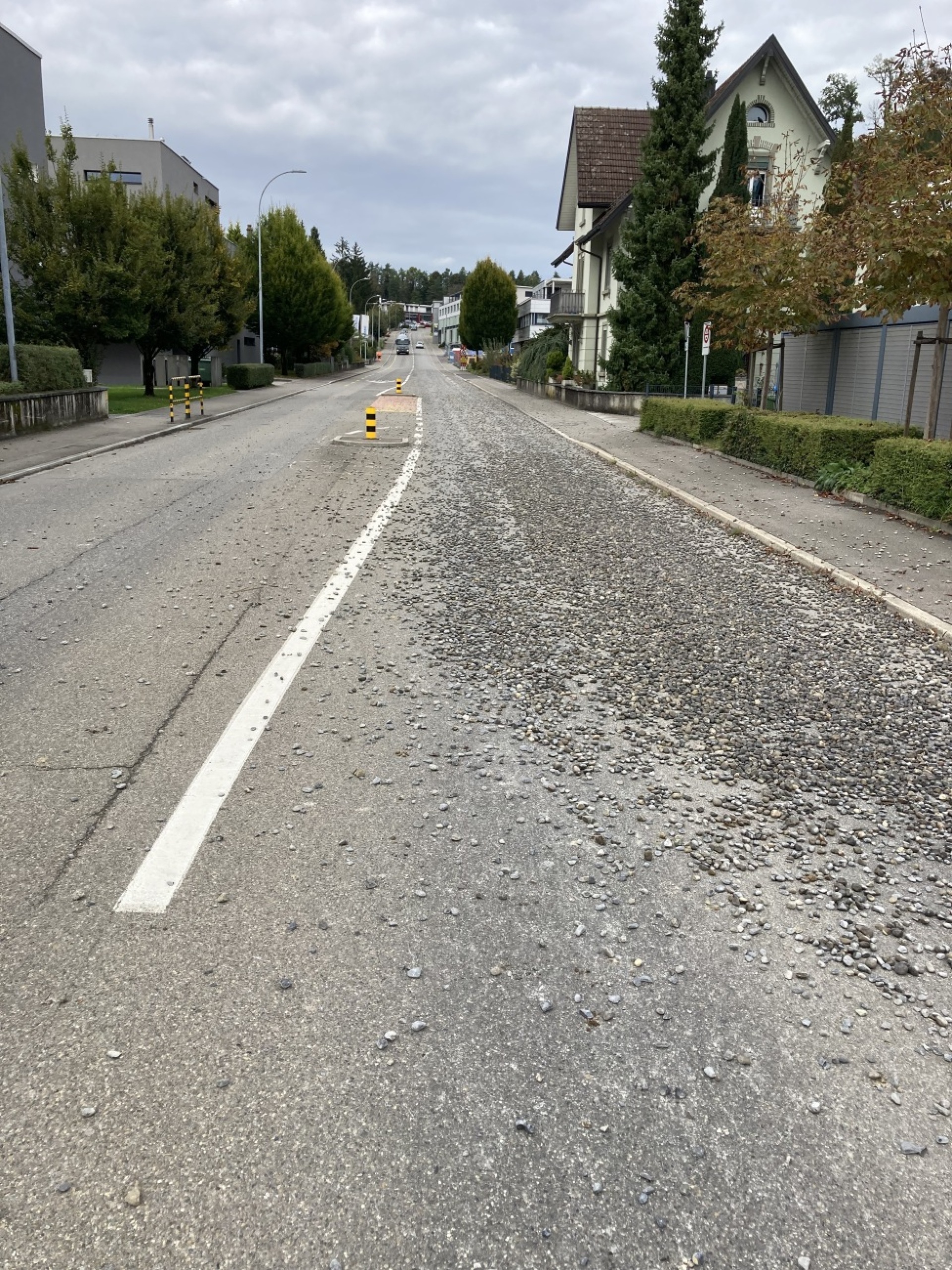 Mellingen: Steine auf der Strasse lösen Verkehrschaos aus  - Das Bild wird blockiert. – Möglicherweise durch einen aktiven Adblocker.