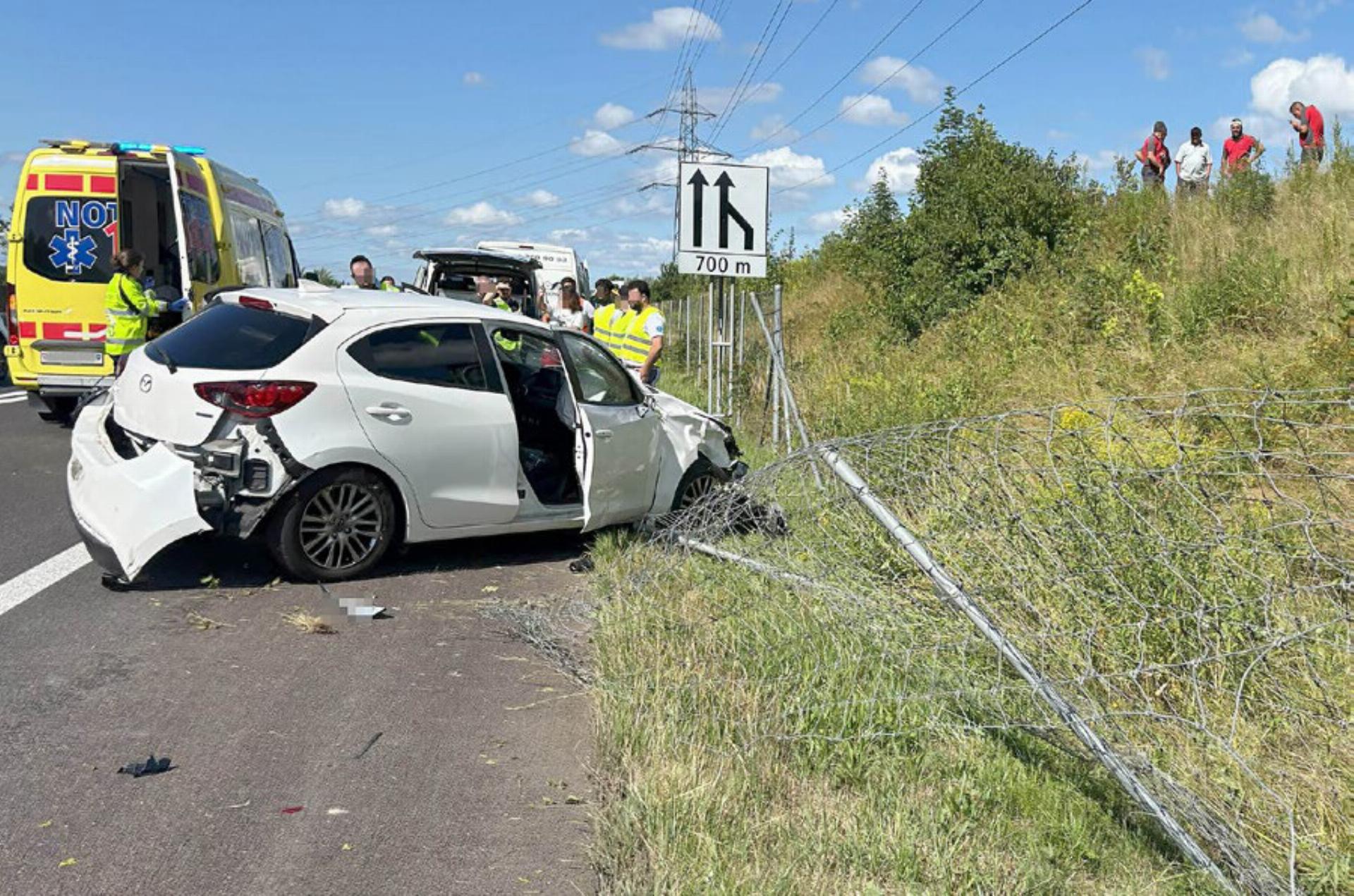 Auto überschlägt sich auf A1