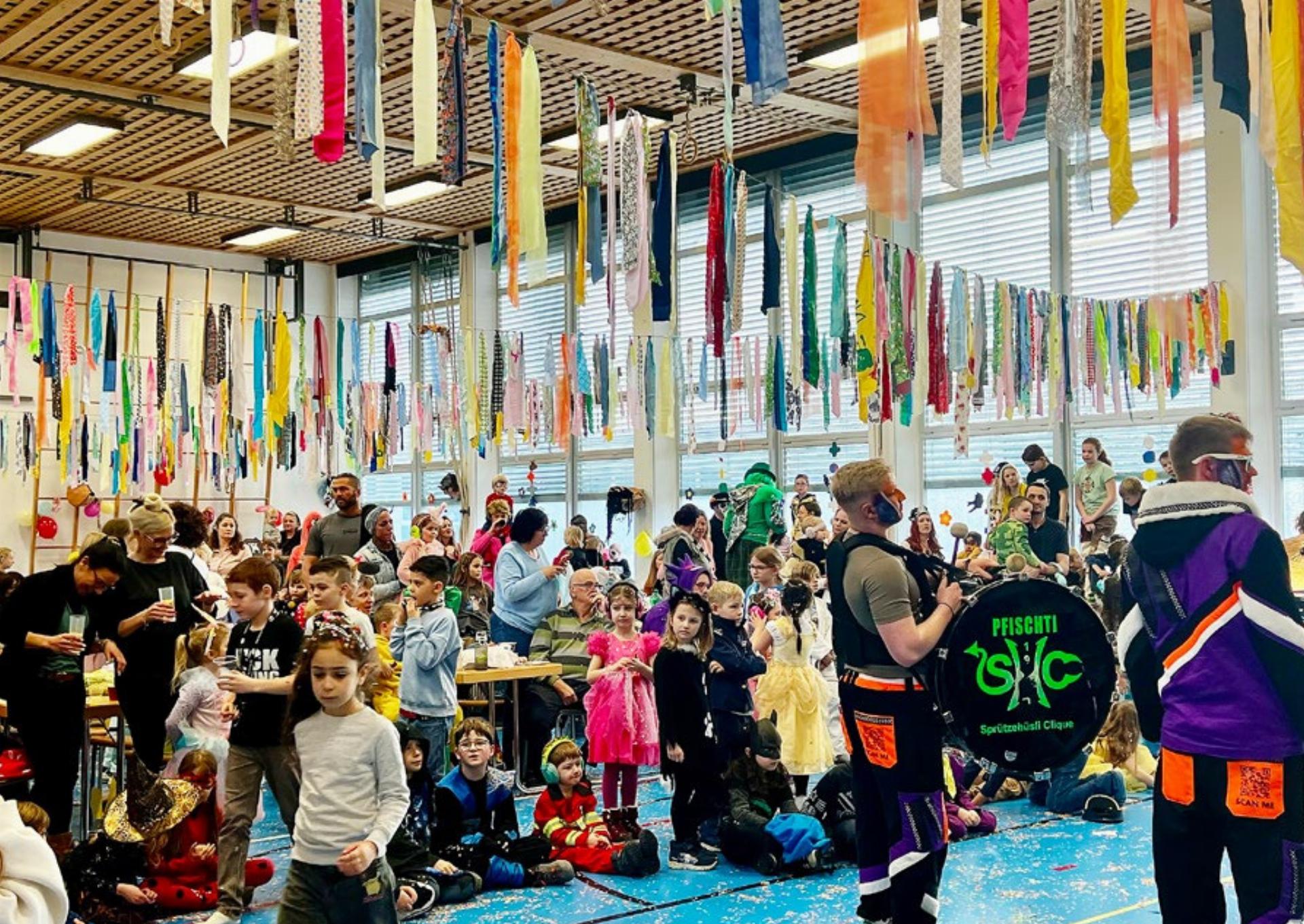 Wunderhübsche Kostüme - Das Bild wird blockiert. – Möglicherweise durch einen aktiven Adblocker.