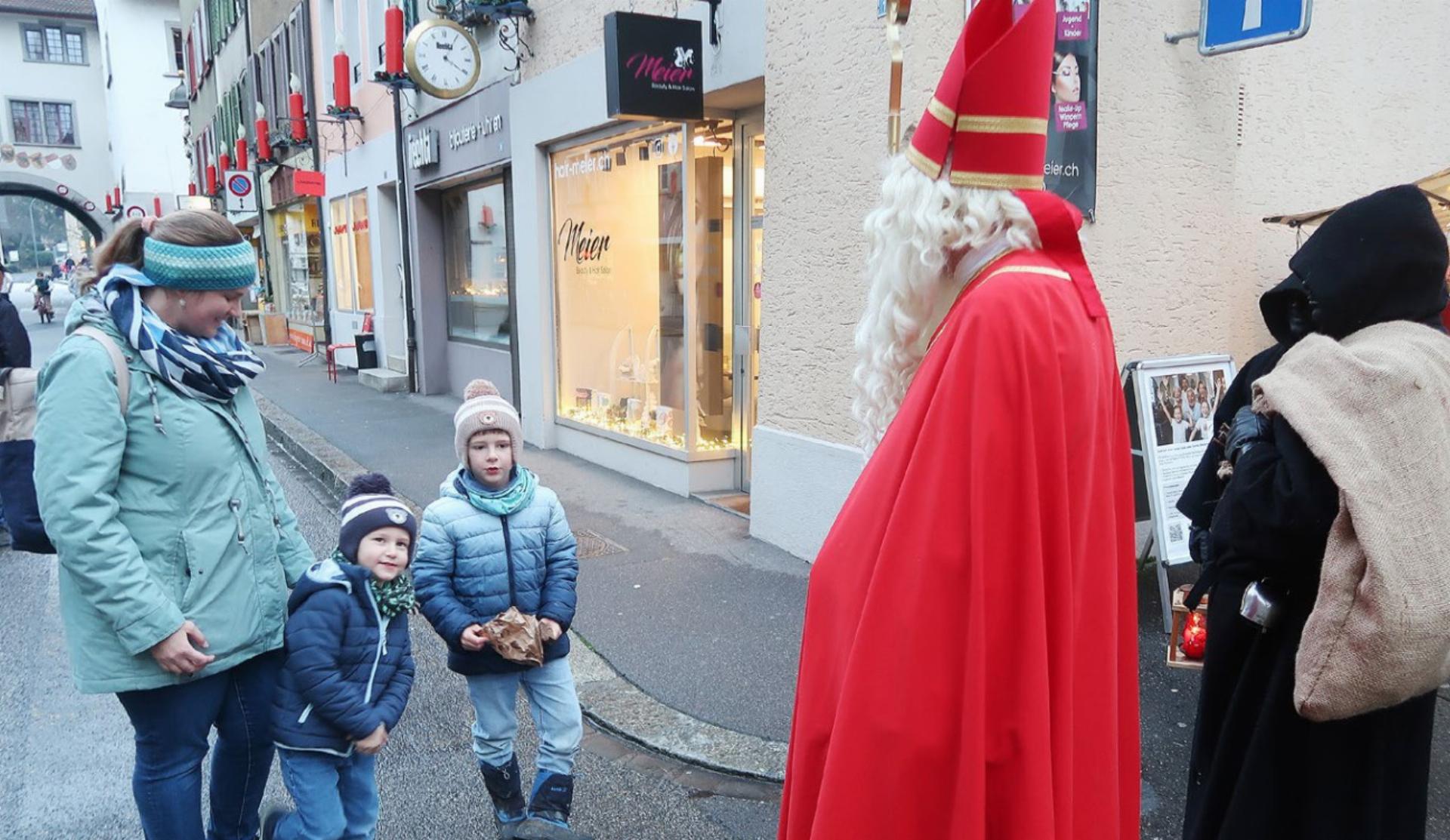 Der Samichlaus hatte viel Publikum - Das Bild wird blockiert. – Möglicherweise durch einen aktiven Adblocker.