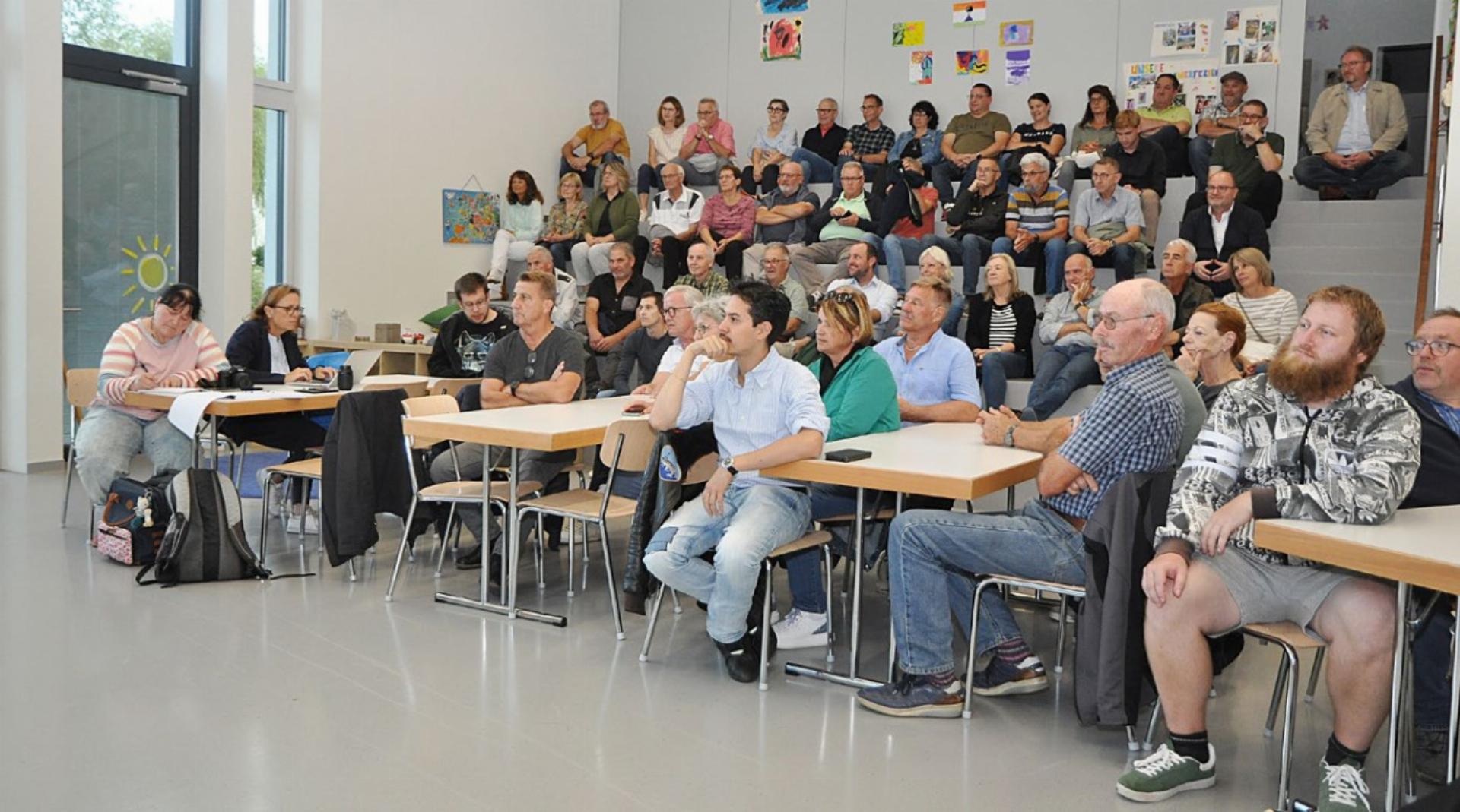 Podium in Niederwil stiess auf Interesse - Das Bild wird blockiert. – Möglicherweise durch einen aktiven Adblocker.