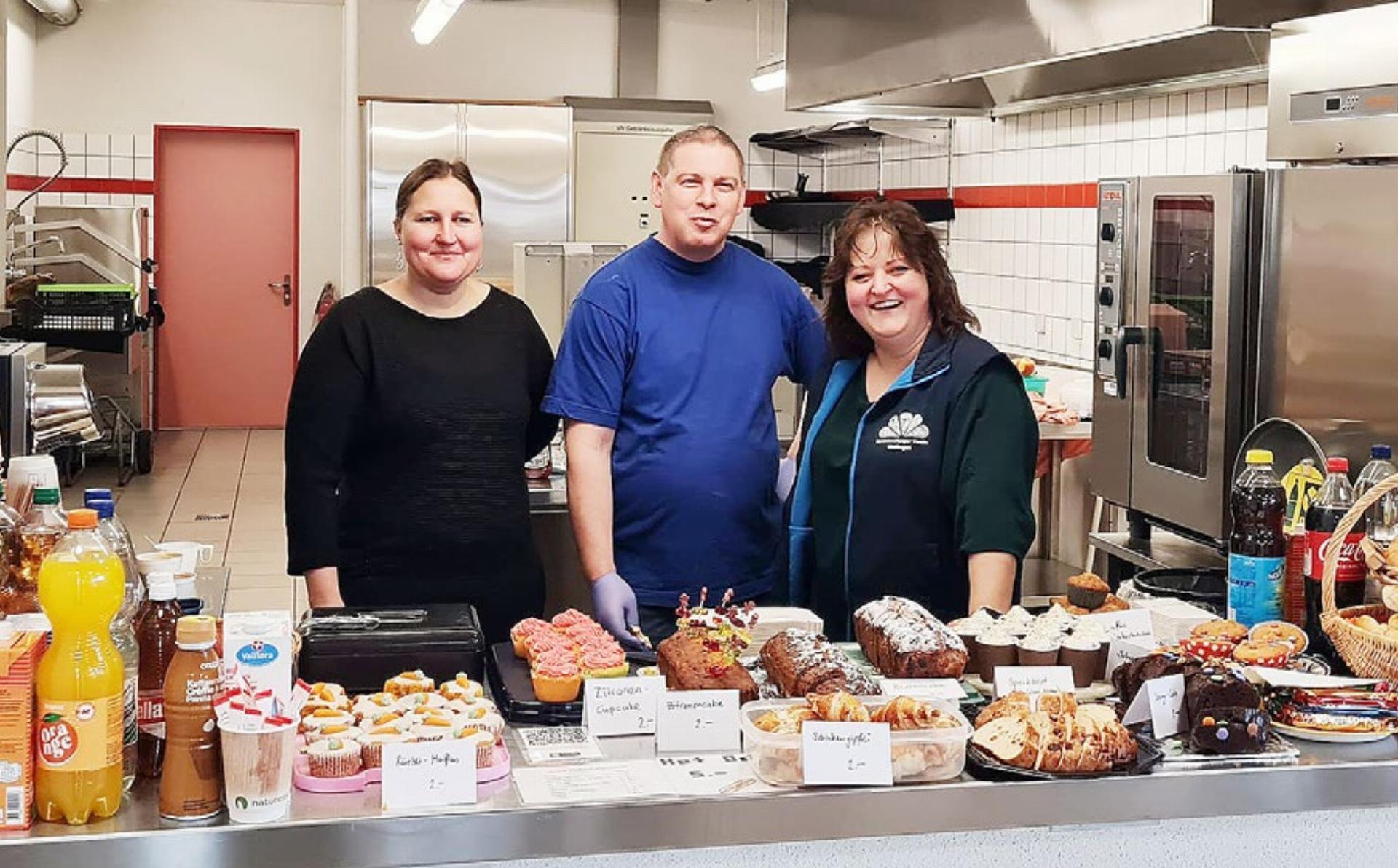 Ein sehr lebhafter Marktplatz - Das Bild wird blockiert. – Möglicherweise durch einen aktiven Adblocker.