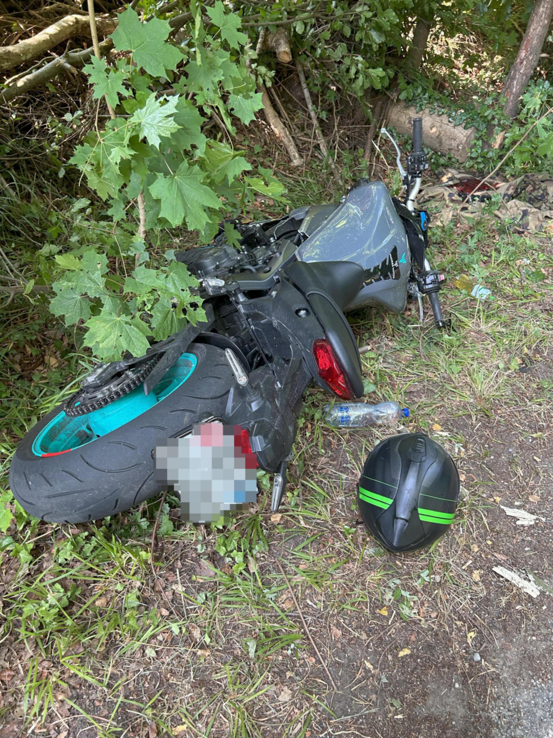 Birrhard: Junger Motorradfahrer schwer verunfallt