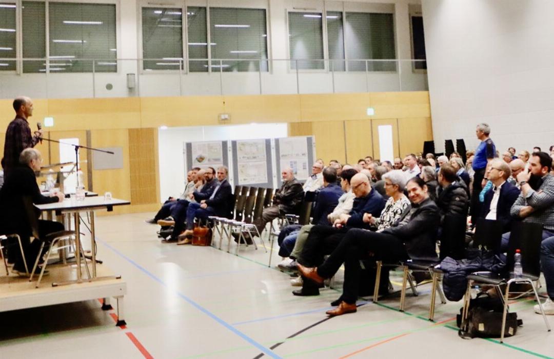 Viele Fragen wurden an der Infoveranstaltung gestellt. Foto: dg Viele Fragen wurden an der Infoveranstaltung gestellt. Foto: dg