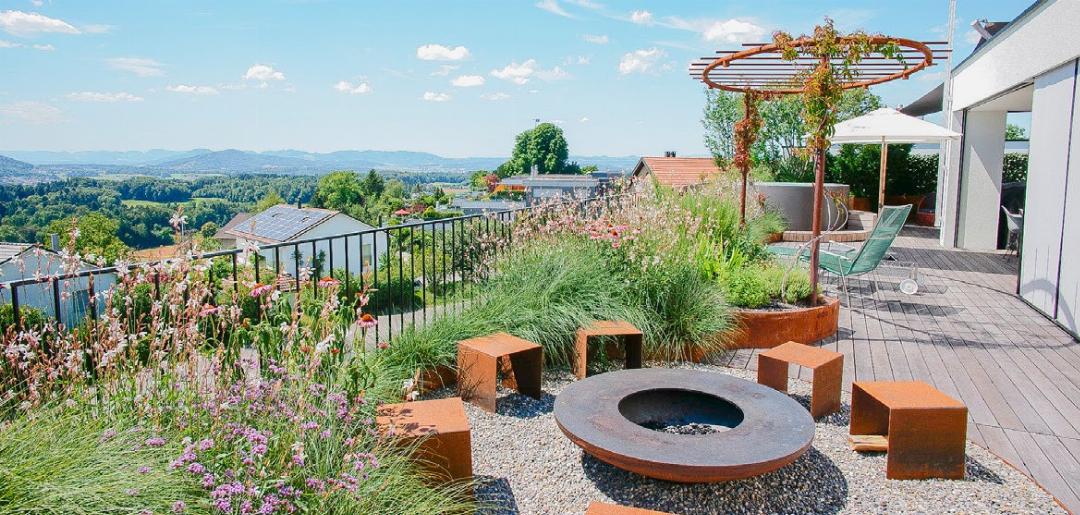 Terrasse mit einladender Feuerstelle. Fotos: zVg Terrasse mit einladender Feuerstelle. Fotos: zVg