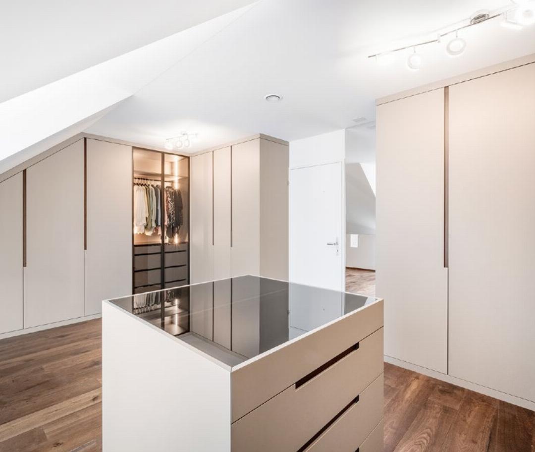 Die Barnetta Schreinerei liefert Schränke nach Mass und nach individuellem Kundenwunsch. Die Barnetta Schreinerei liefert Schränke nach Mass und nach individuellem Kundenwunsch.