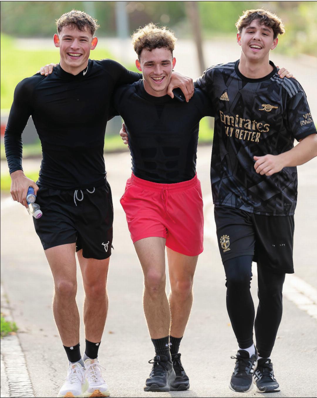 Marc Jost (l.) lief beim Ultra Marathon in Niederrohrdorf mit. Marc Jost (l.) lief beim Ultra Marathon in Niederrohrdorf mit.