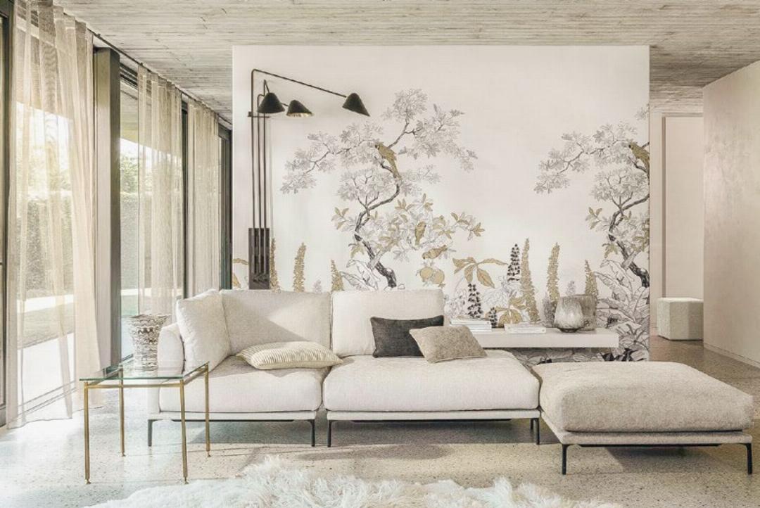 Eine Tapete, Kissen und Vorhänge sorgen für spezielle Akzente. Eine Tapete, Kissen und Vorhänge sorgen für spezielle Akzente.