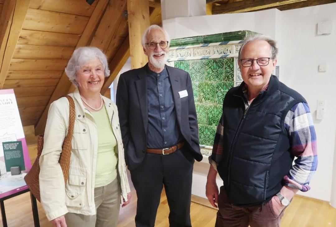 Hanspeter Koch (r.) leitete das Museums-Projekt. Links Jacqueline und Paul Zürcher; Er war Architekt für den Umbau der 1996 eröffneten Stadtscheune. Hanspeter Koch (r.) leitete das Museums-Projekt. Links Jacqueline und Paul Zürcher; Er war Architekt für den Umbau der 1996 eröffneten Stadtscheune.