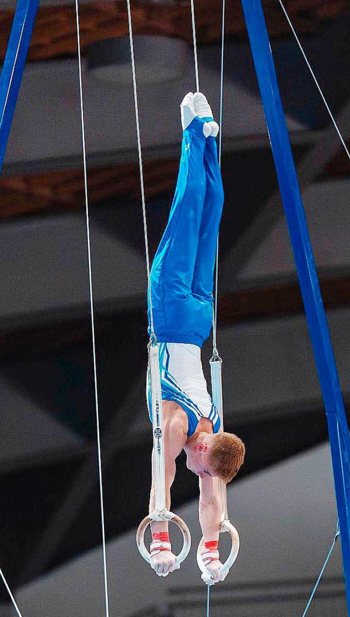 Ben Schumacher, hier an den Schaukelringen, ist eines der grössten Schweizer Turntalente. Foto: Archiv