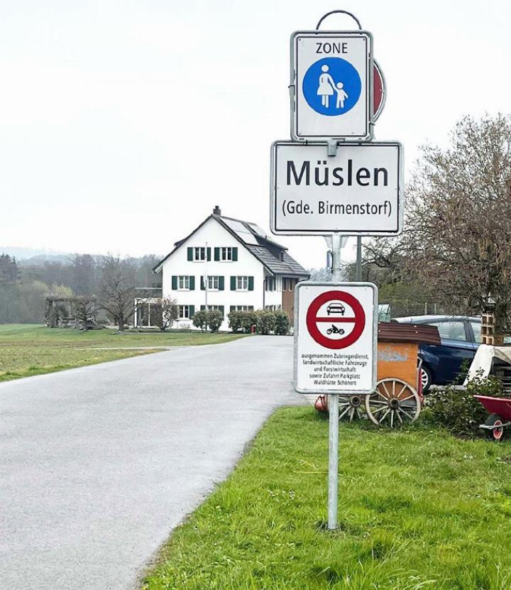 Diese Fussgängerzonentafeln waren am 1. April zu sehen.