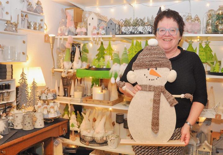 Ihren Laden dekoriert Esther Schoch je nach Saison um. Gerade ist die Herbst-Deko abgebaut, jetzt weihnachtet es schon sehr im «s’Träumli». Foto: ml