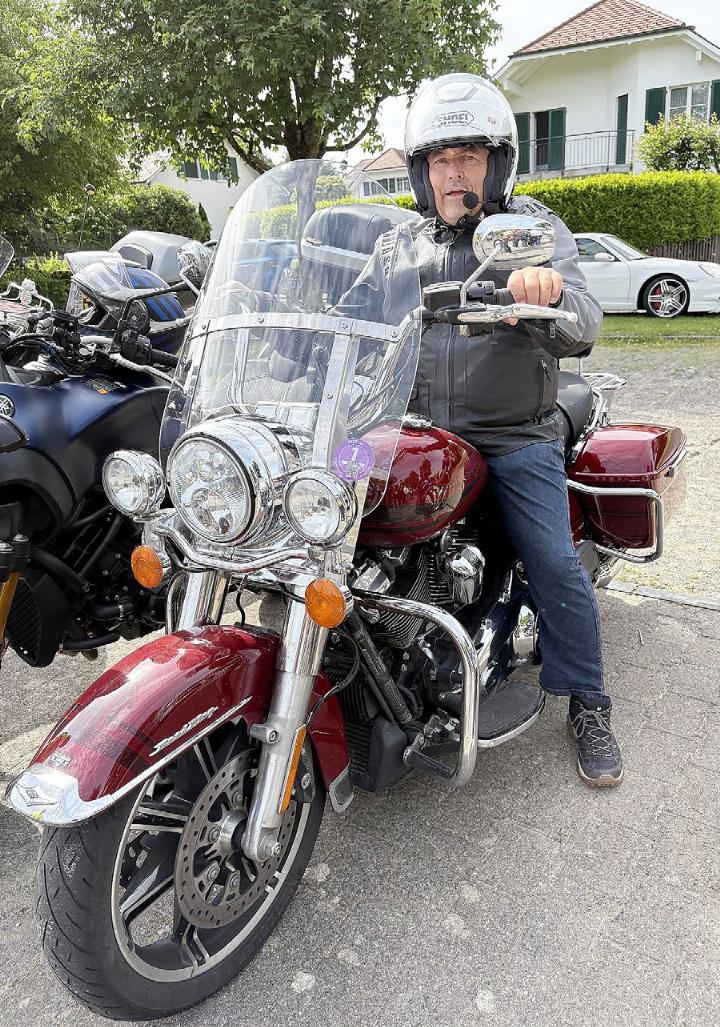 Der Niederrohrdorfer Peter Lieberherr auf seiner 3-jährigen Harley Davidson «Road King». Sie ist sein «Ein und Alles».
