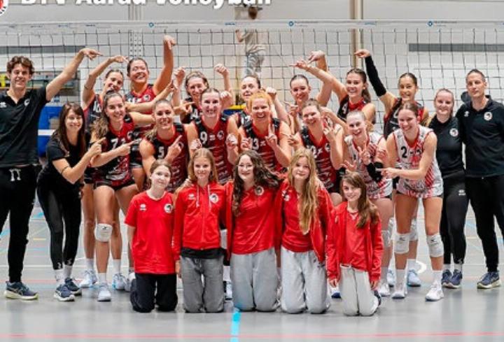 BTV Aarau mit Luana Petris (3. von rechts, mittlere Reihe). Foto: zVg