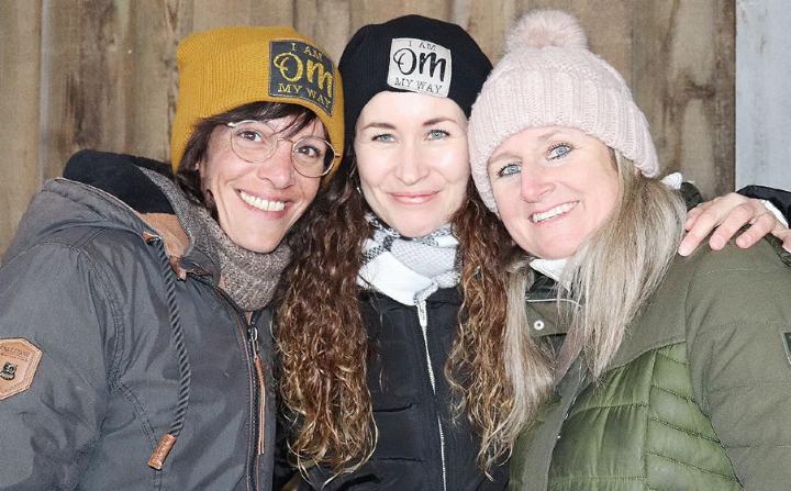 Marina Kern, Madlen Gerber und Claudia Lindt (v. l.) haben den Markt auf die Beine gestellt. Fotos: isp