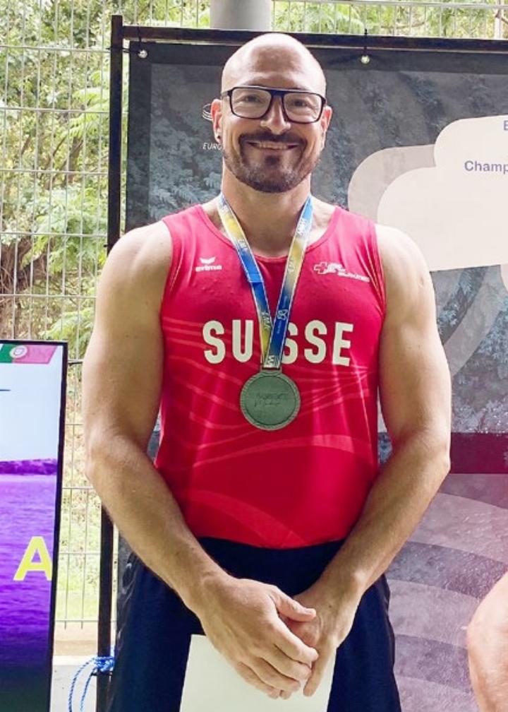 Roger Strasser aus Mellingen gewann an der Masters-EM in Madeira mit 16.23 m Silber im Kugelstossen. Foto: zVg