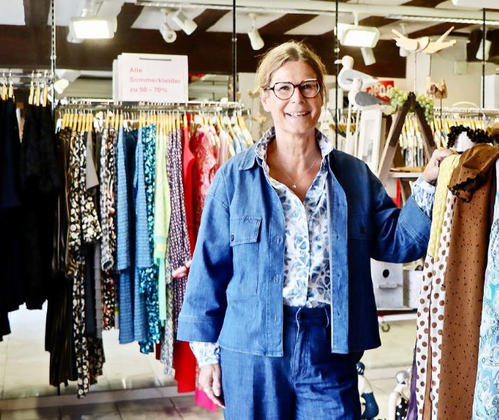Anita Brunner liebte ihre Boutique Modestern in Fislisbach. Nun ist aber nach 16 Jahren, auf Ende Jahr, Schluss. Der Totalausverkauf läuft bereits. Foto: dg