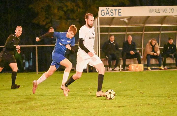 Zu viele Ballverluste, vor allem im Mittelfeld: Der FC Fislisbach tat sich gegen Villmergen schwer. Foto: sl