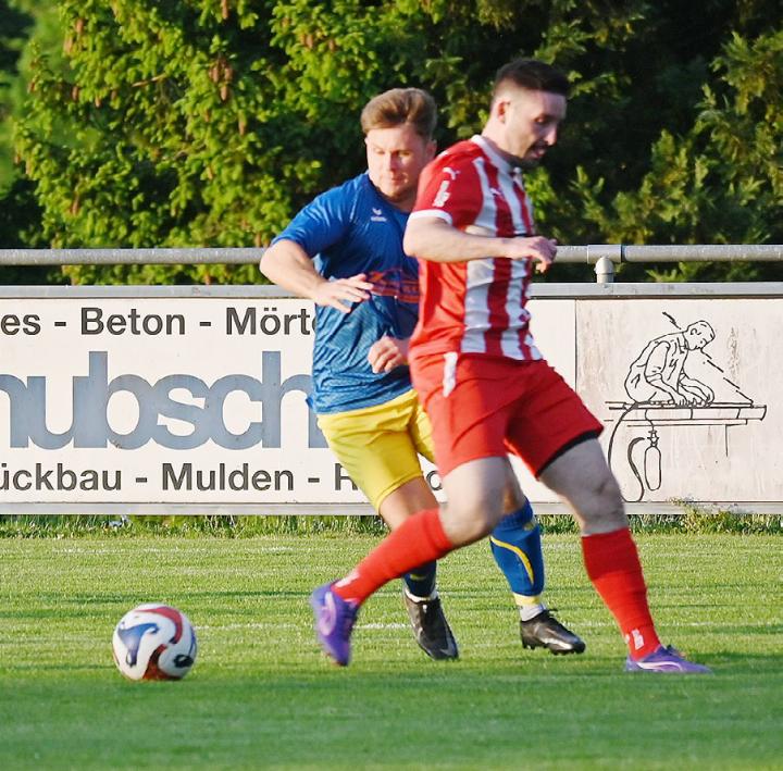 Das Heimspiel gegen Würenlos war zumindest in der Anfangsphase ein Spiel, bei dem Tägerig 1b (links: Captain Nohl) den Ball viel zu oft verlor. Foto: sl