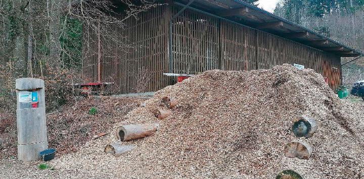 Beim Forstschopf Fislisbach können Holzschnitzel aus dem Wald der Ortsbürger bezogen werden. Foto: zVg