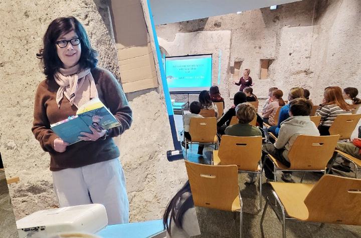 Die Kinderbuchautorin Katja Alves (Bild links) begeisterte Jung und Alt bei ihrer Lesung in der Stadtscheune Mellingen. Fotos: zVg