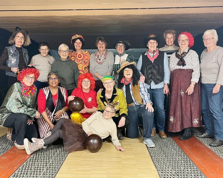 Die gutgelaunten Frauenturnerinnen beim Kegeln. Foto: zVg