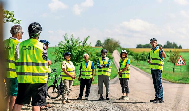 Sicher unterwegs sein auf dem E-Bike. Das lernen Interessierte bei einer Fahrt durchs Reusstal und dem Kurs «Kennenlern-Tag Elektrovelo». Foto: zVg
