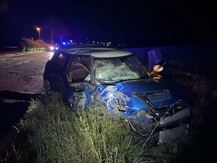 Der Mini erlitt Totalschaden. Foto: Kapo Aargau