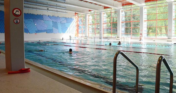 Ab den Frühlingsferien 2026 ist das in die Jahre gekommene Hallenbad für die Sanierung geschlossen. Foto: Archiv