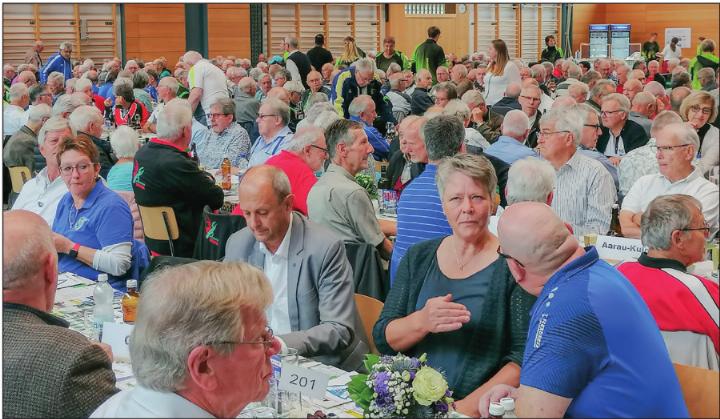 450 ehemalige Turnerinnen und Turner aus dem Kanton Aargau trafen sich am Sonntag in Niederwil an der traditionellen Landsgemeinde. Fotos: zVg