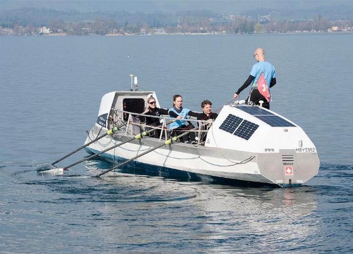 «United4Hope» beim Training auf dem See. Von links nach rechts Valerie Zellweger, Manuela Wettstein, Eivind Helland und Pascal Bircher. Foto: zVg