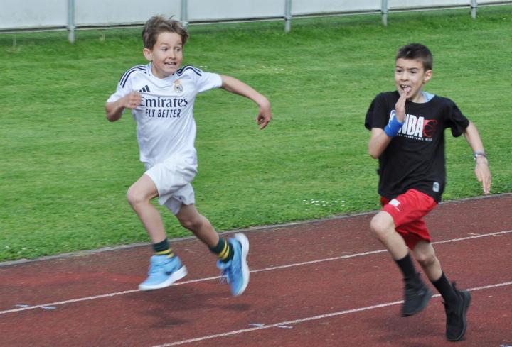 Beim 60-Meter-Lauf galt es ernst. Schliesslich ging es darum, den «Schnellste(n) Mellinger/in» zu ermitteln. Fotos: ml