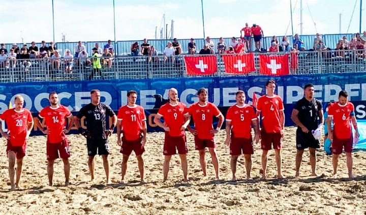 Die Schweizer Beachsoccer-Nati nach ihrem 6:2-Sieg gegen Dänemark. Foto: zVg