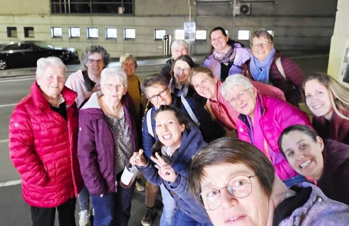 Fast alle Stetter Frauen, die teilnahmen, auf einem lustigen Selfie. Foto: zVg
