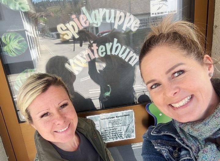 Melanie Ljubisavljevic (l.) übernimmt ab dem Sommer die Leitung der Spielgruppe Kunterbunt von Jacqueline Tanga. Sie ist bestens in Tägerig verwurzelt. Fotos: zVg
