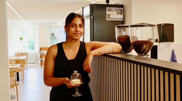 Briththa Yokeswaran verwöhnt ihre Gäste im Café Mirror in der Altstadt jeweils von Mittwoch bis Sonntag, 9 bis 18 Uhr.