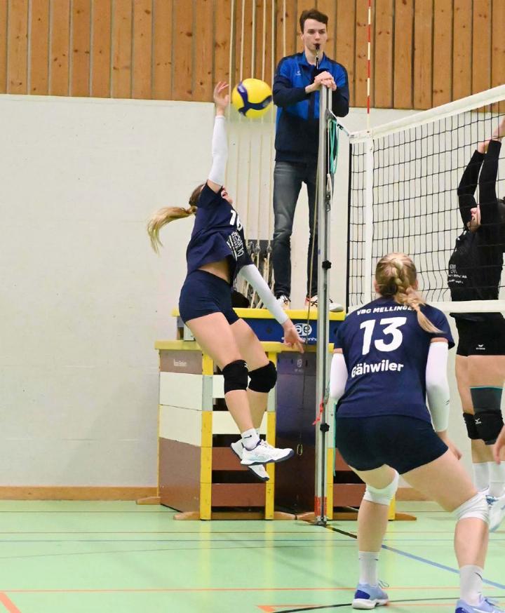 Andrea Jäger (l.) greift für Mellingen gegen Rheinfelden an. Foto: sl