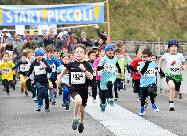 Auch die Piccoli sind mit Ehrgeiz dabei am Badener Limmat-Lauf. Foto: awa