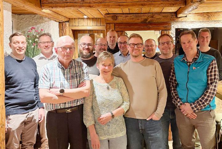 Mitglieder des TTC Mellingen an der kleinen Feier im «Scharf Eck». Foto: zVg