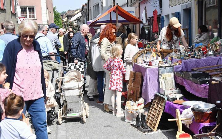 Der nächste Flohmarkt wird stattfinden. Auch wenn das neue Reglement einige Fragen offen lässt. Foto: Archiv/hhs