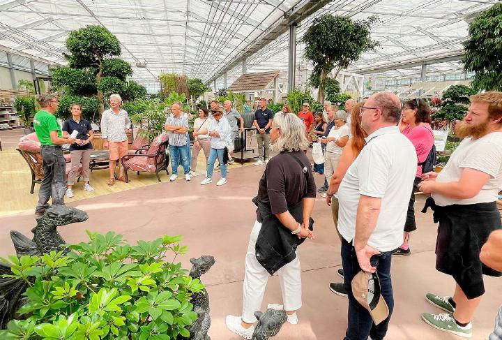 Mit grossem Interesse folgen die Mitglieder dem Vortrag im Zulauf Gartencenter. Fotos: zVg